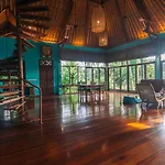 Leona Ubud